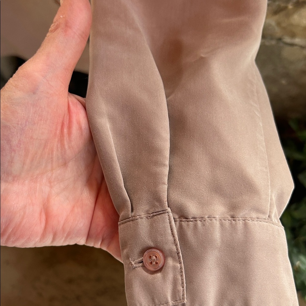 Notations Dressy Beige Button Front V neckline Long Sleeve Blouse Size Large - Picture 6 of 10